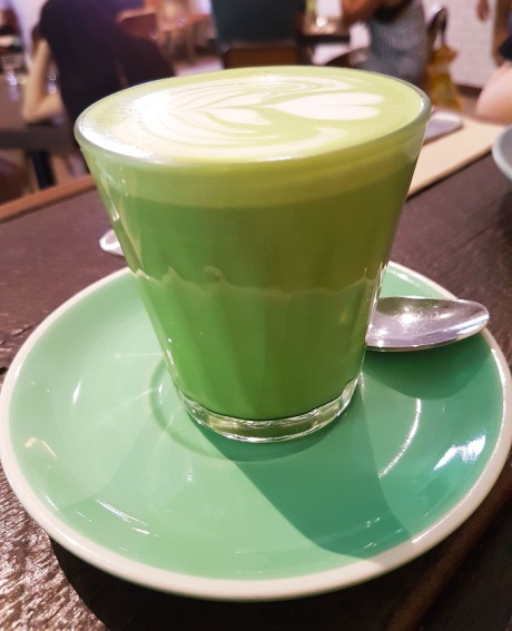 cafe-oratnek-matcha-latte